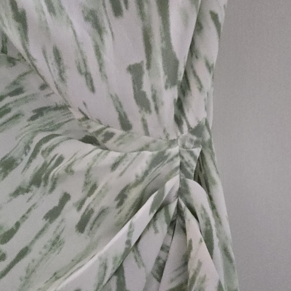 Gorgeous ruched strap asymmetrical dress, green and white, EUC - Picture 3 of 10